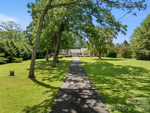 429 Brooklyn Avenue Hendersonville NC 28792