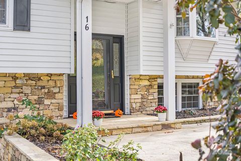 16 Woodfield Road Arden NC 28704