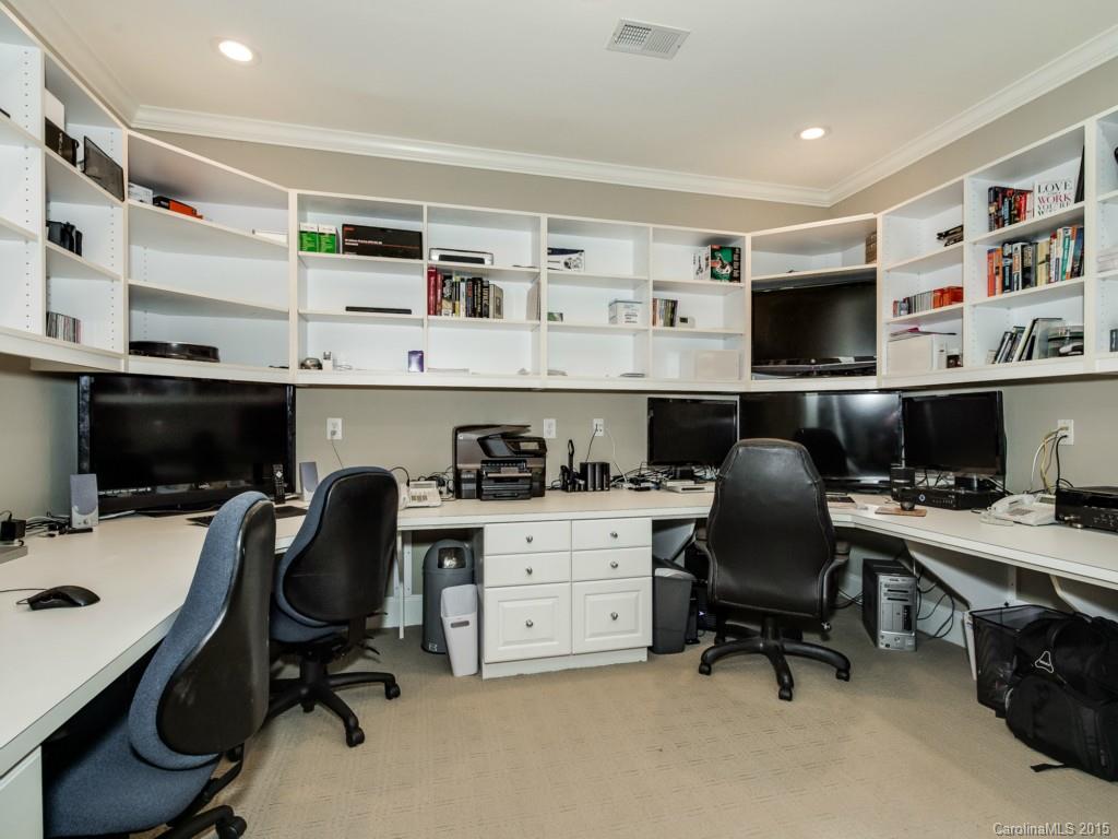 The Peninsula - Residential