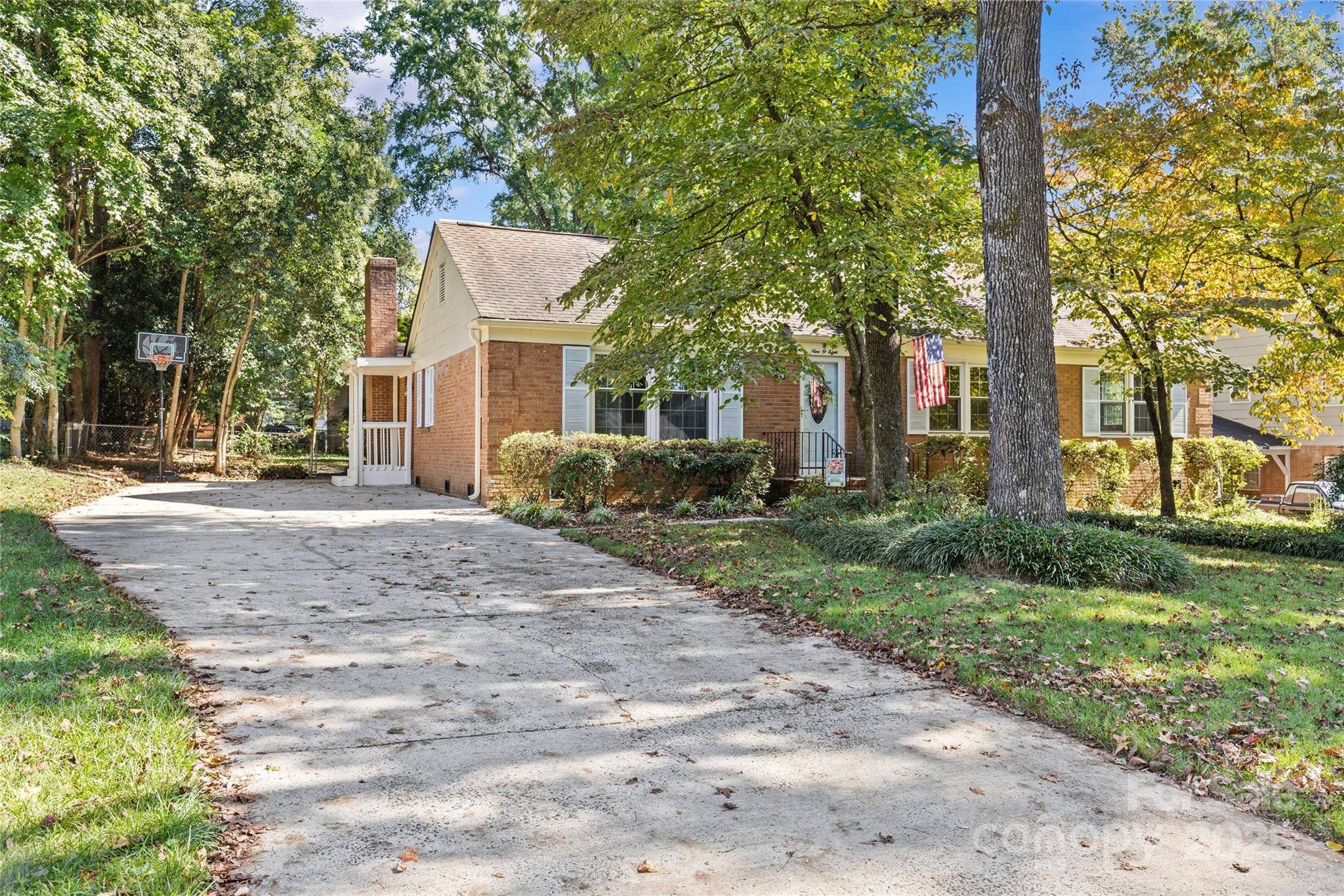 908 Lynbrook Drive