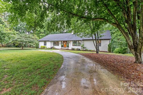 Photo of 625 S Magnolia Street, Mooresville, NC 28115 (MLS # 4340333)