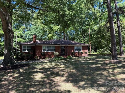 Photo of 1662 Browns Avenue, Charlotte, NC 28208 (MLS # 4385030)