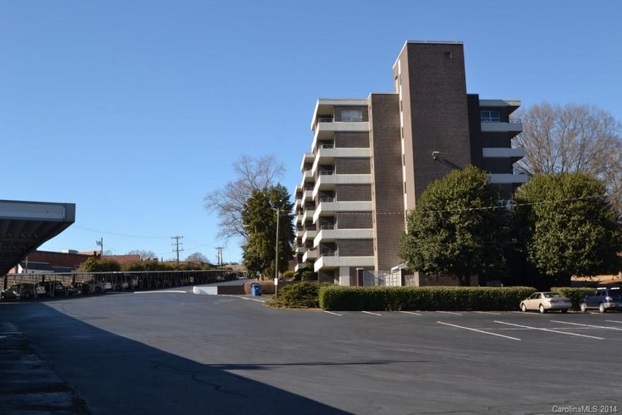 If Living large is your game, you have found us!  Corner unit offers 2BR plus Den & 2 Balconies!  Unit has been recently painted, steamed & cleaned ready to take on your lifestyle.  Beautiful Pool, Secured Bldg & Covered Parking Available.  Financing is here!  Walkability Scores off the chart!  Look for Secure Bridge to take you to all your shopping & entertaining.  Downsizing... Addt'l storage on LL.  Home Wty Provided.  If you have been curious about The Kimberlee, call today!