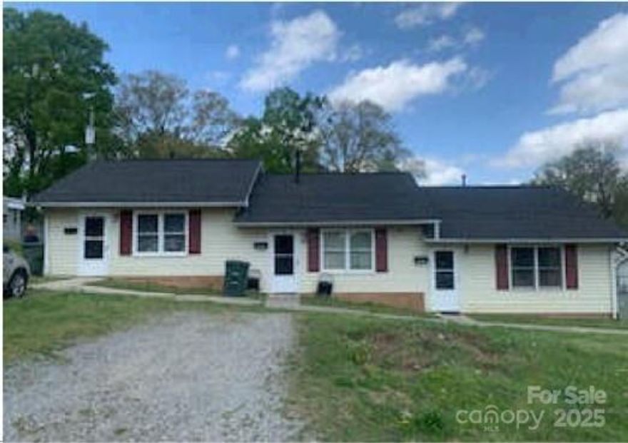 Cash flowing triplex with stable tenants, some on Section 8 vouchers