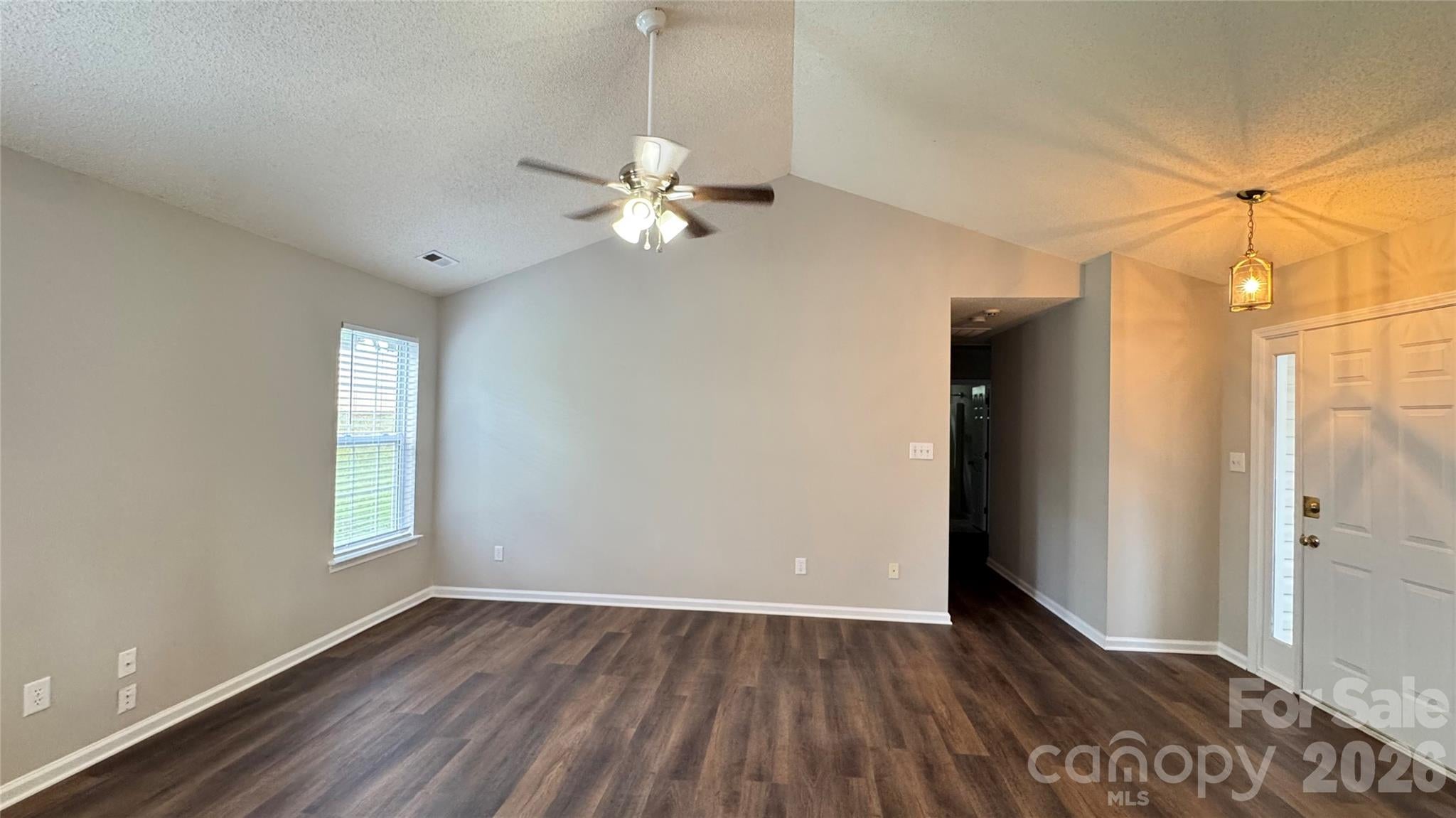 104 S Willow Court
