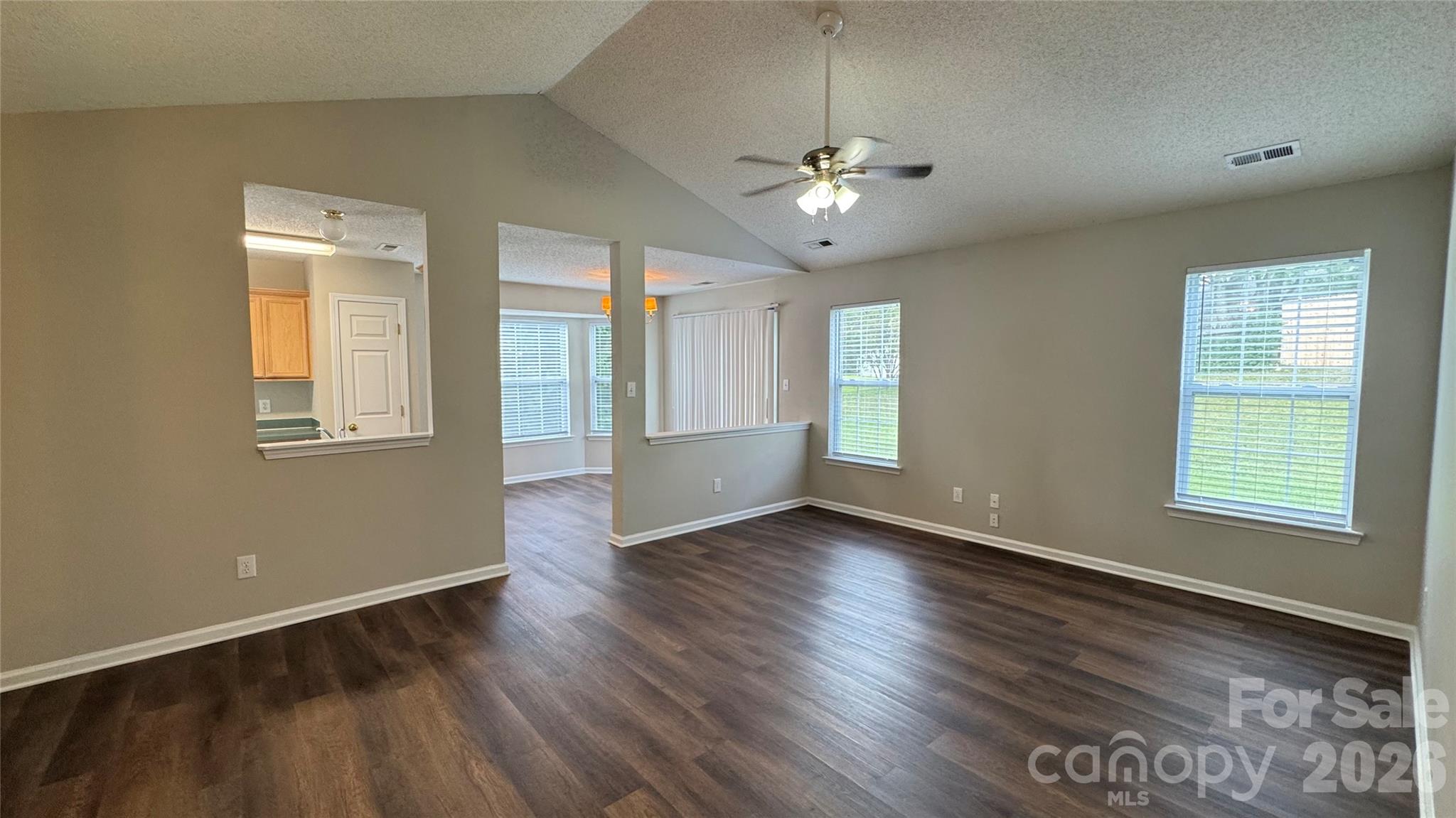 104 S Willow Court