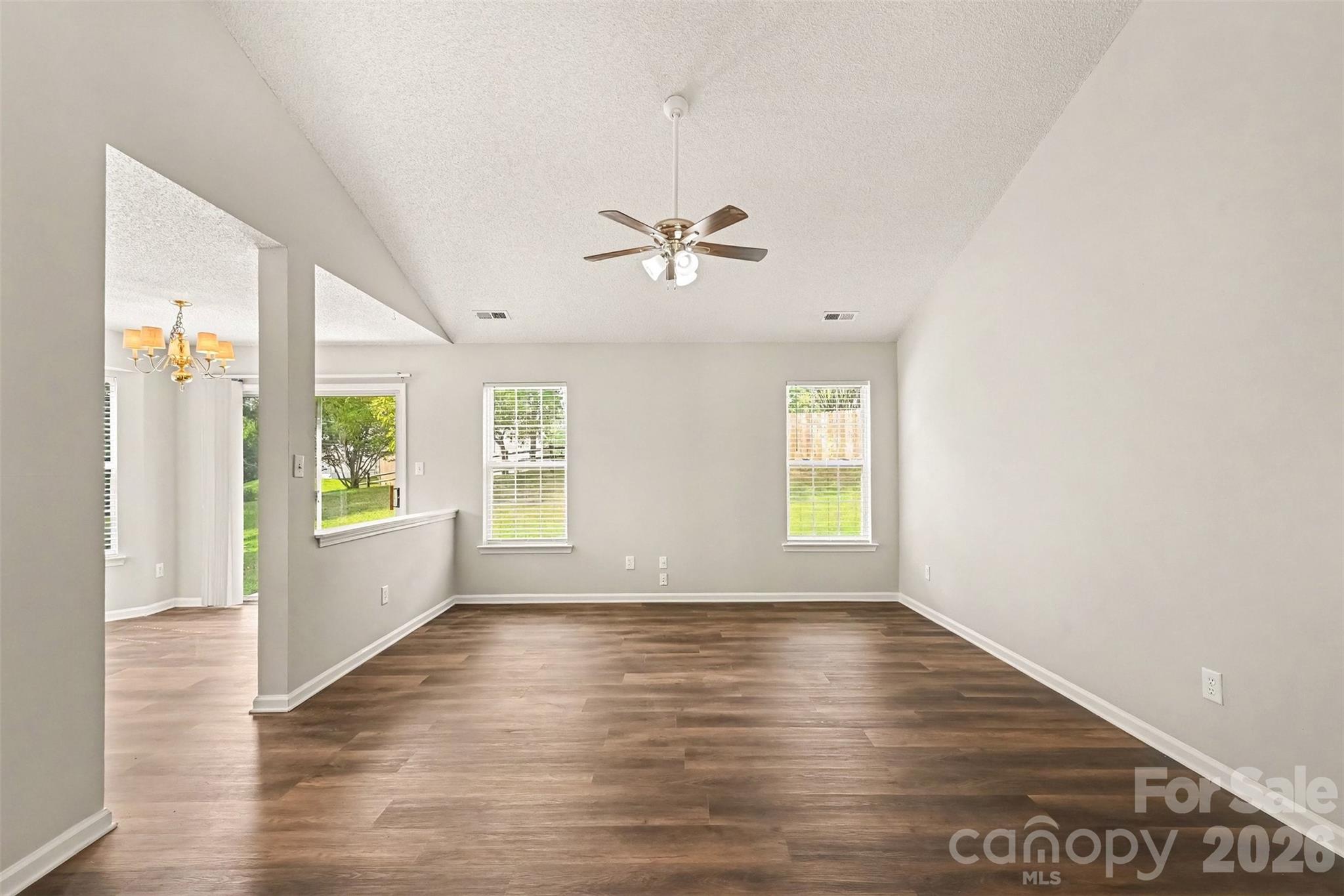 104 S Willow Court