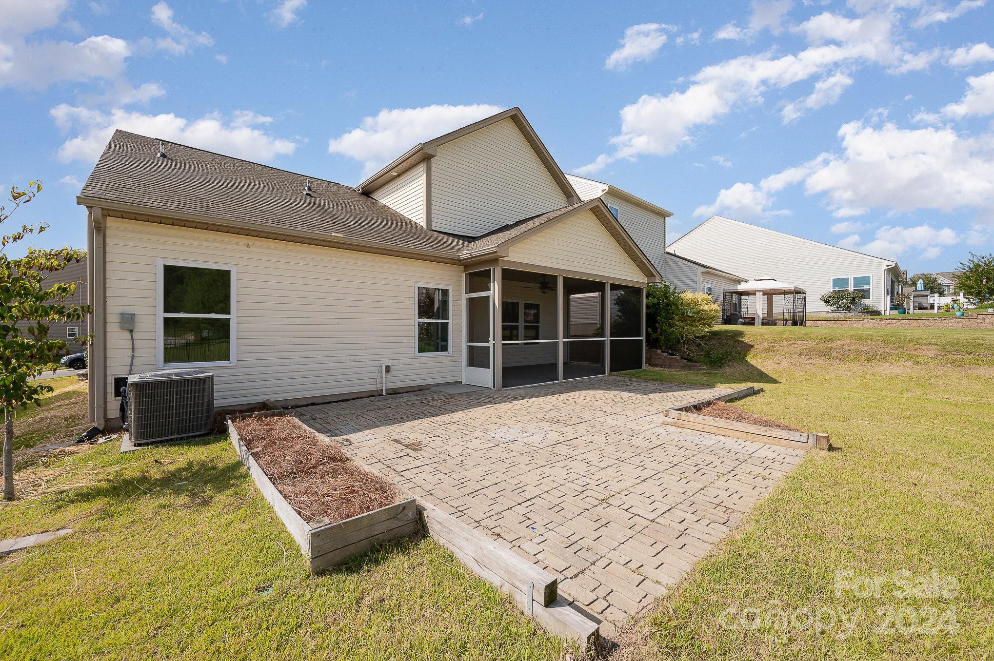 Newport Lakes - Residential