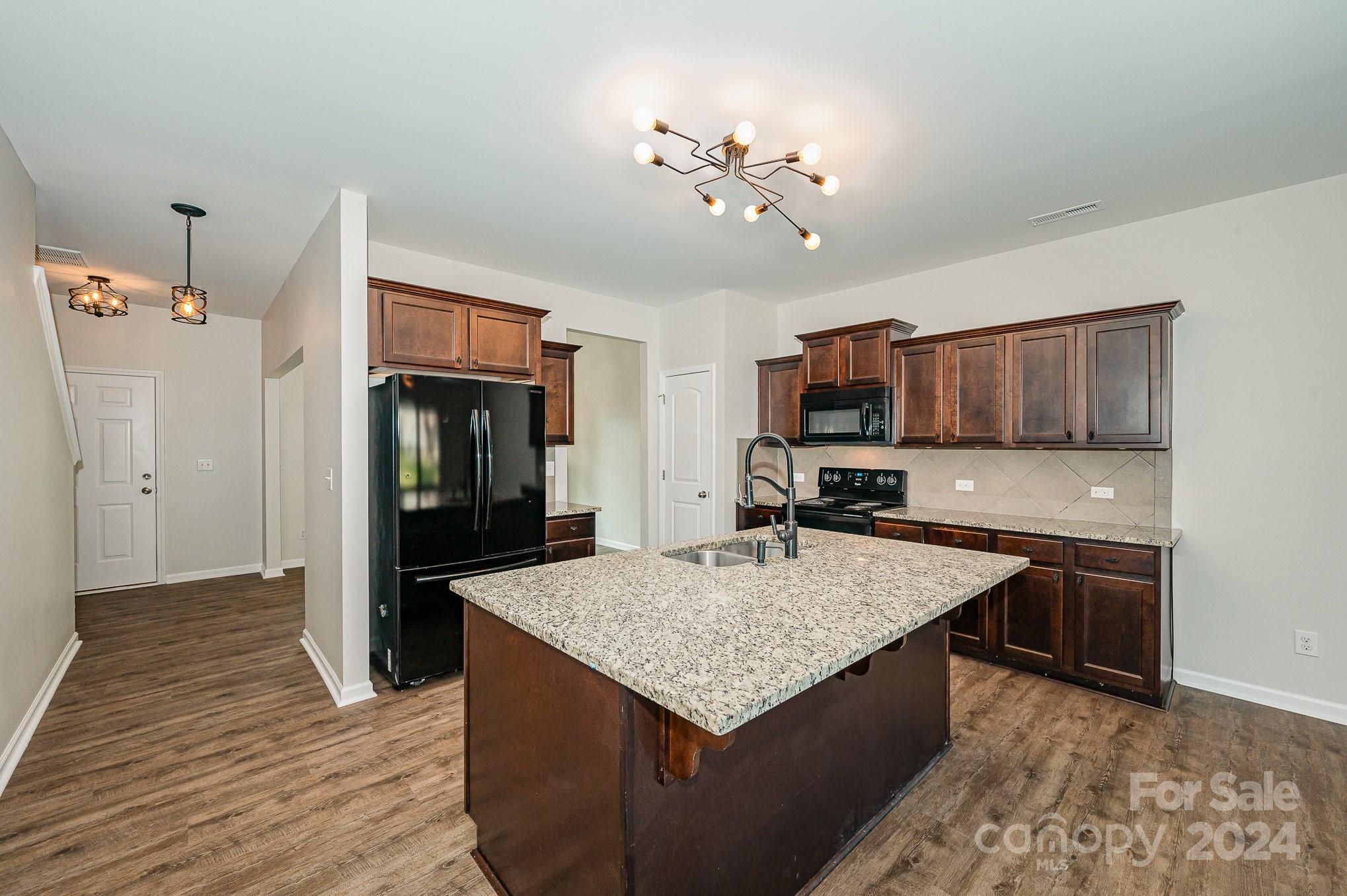 Newport Lakes - Residential