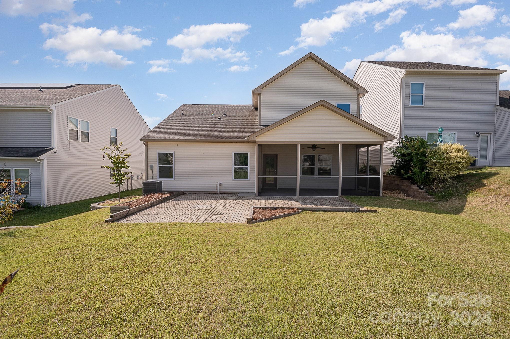 Newport Lakes - Residential