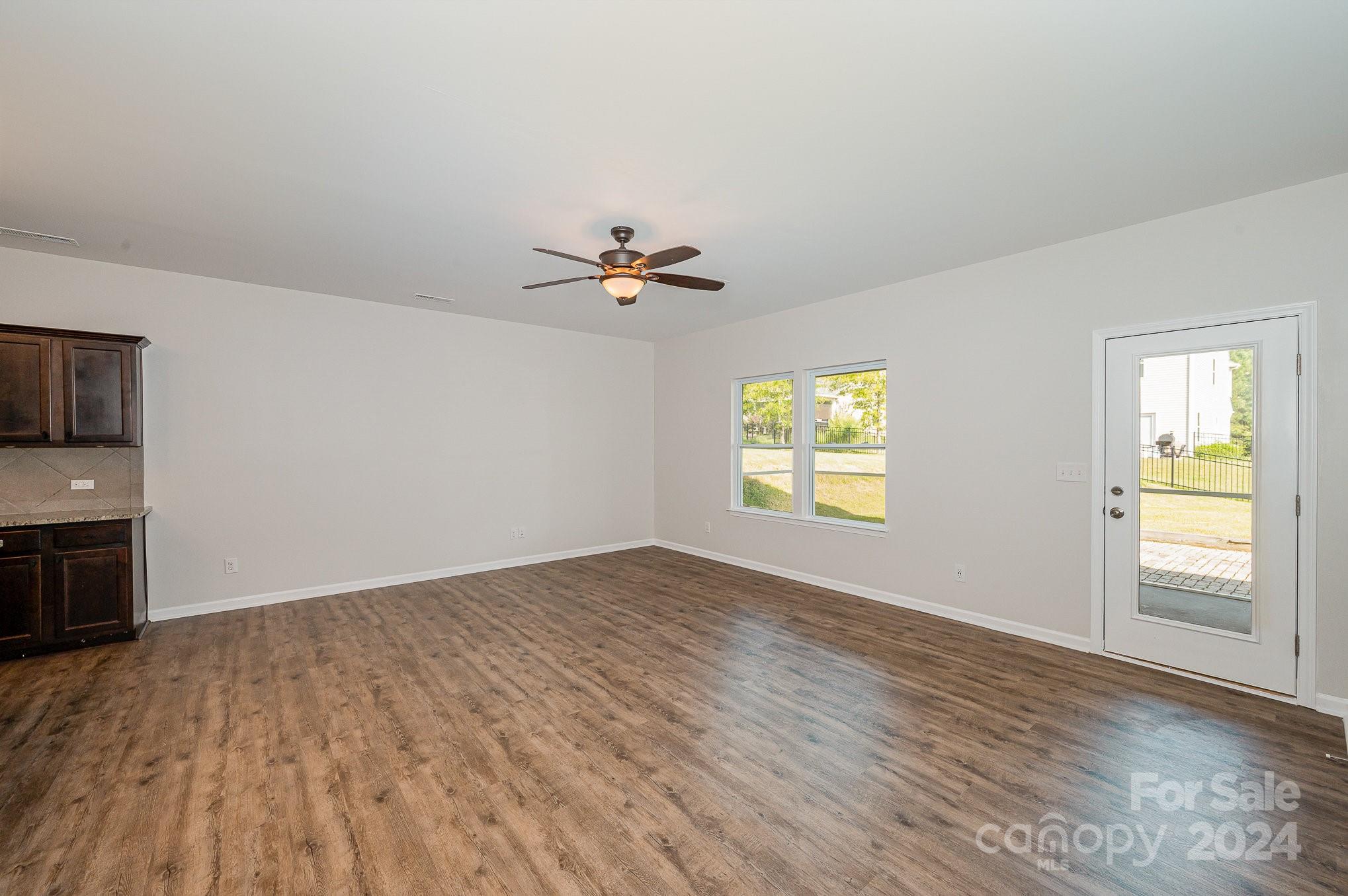 Newport Lakes - Residential