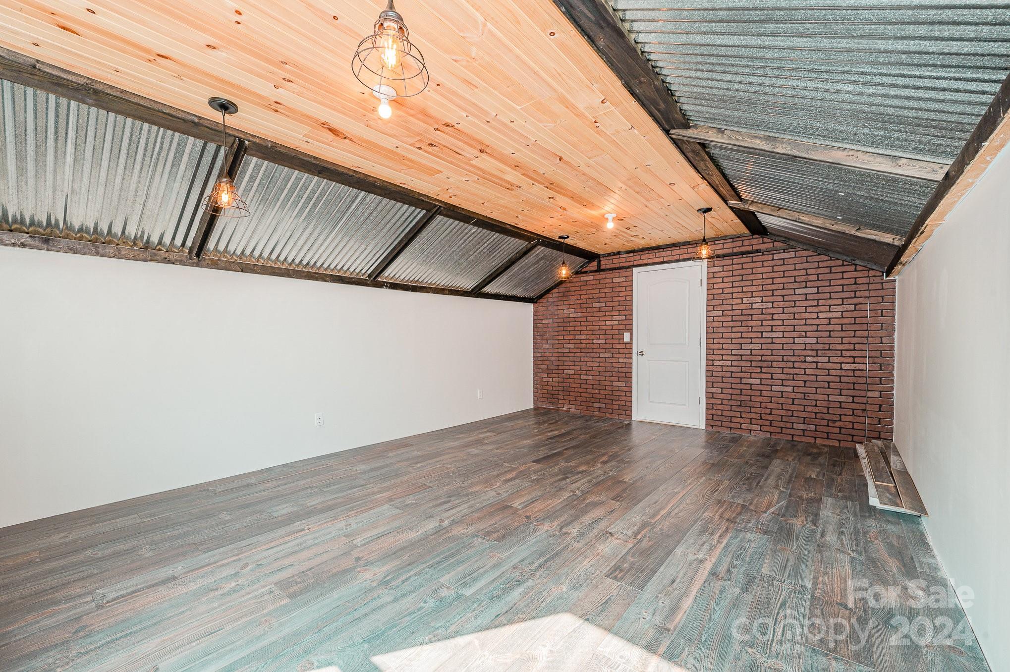 Newport Lakes - Residential