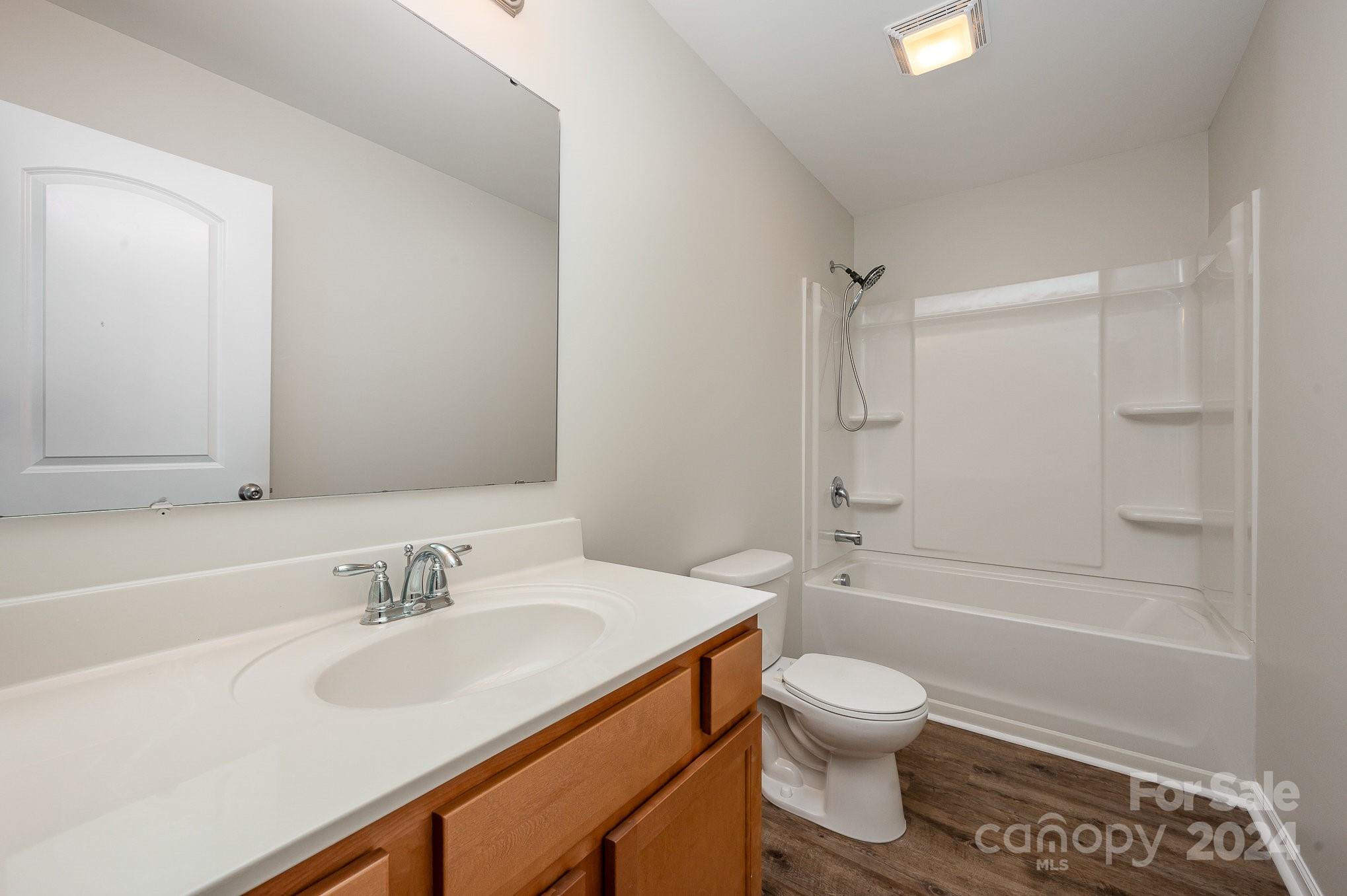 Newport Lakes - Residential