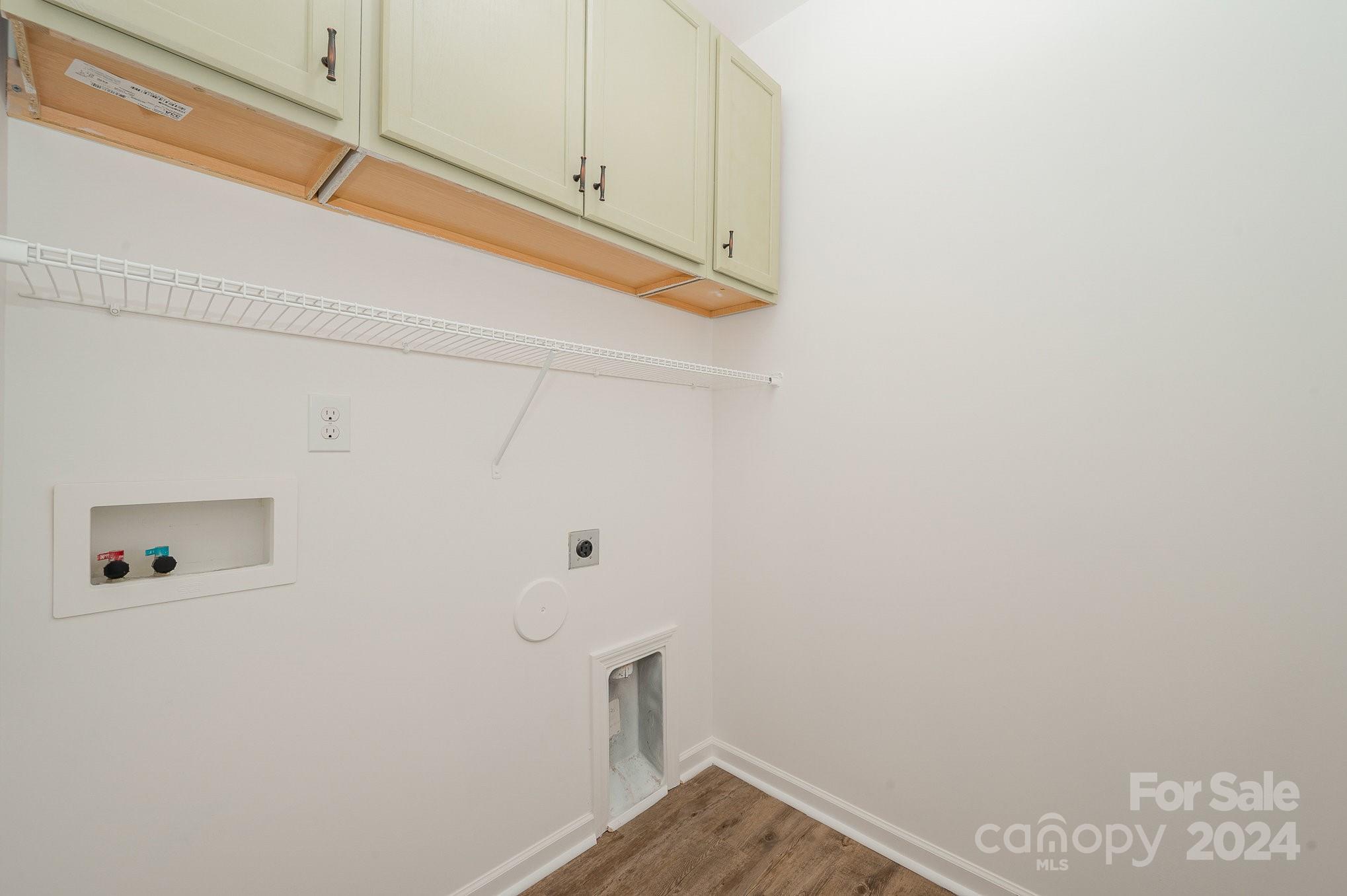 Newport Lakes - Residential