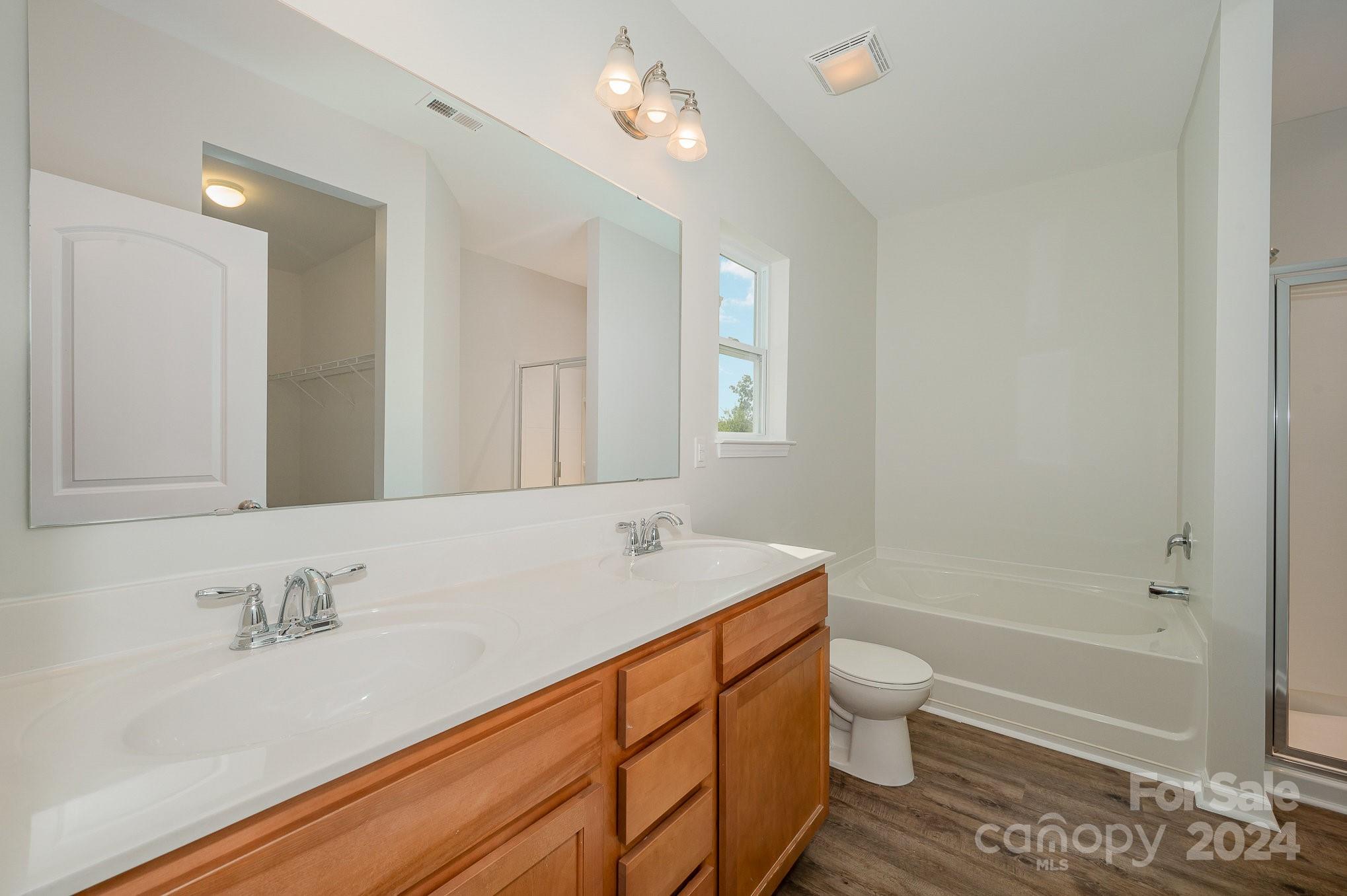 Newport Lakes - Residential