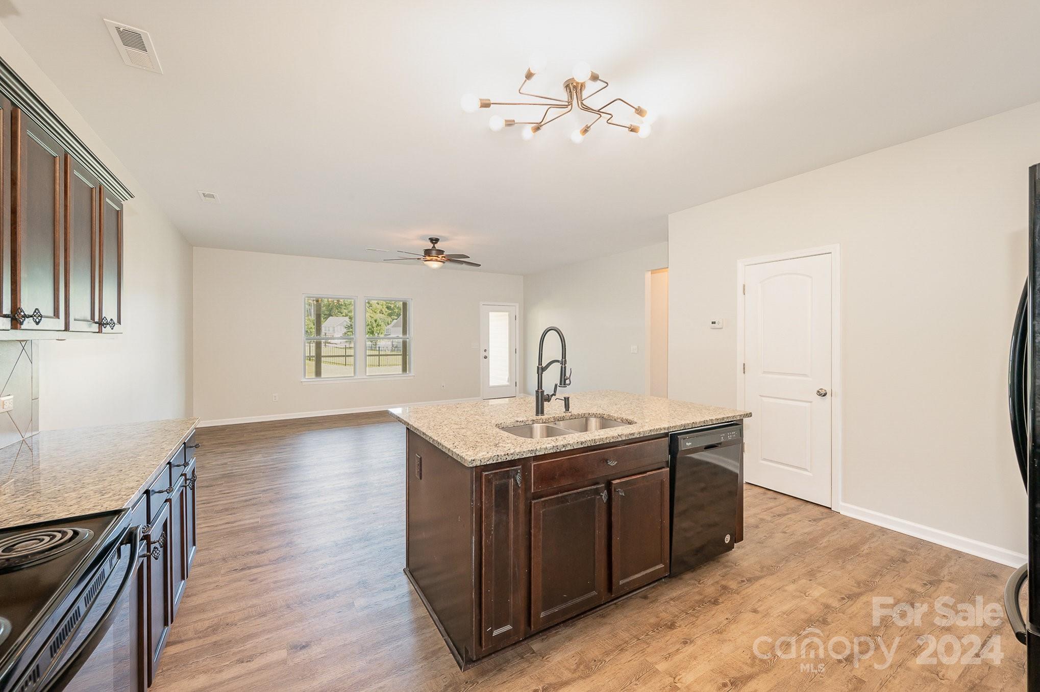 Newport Lakes - Residential