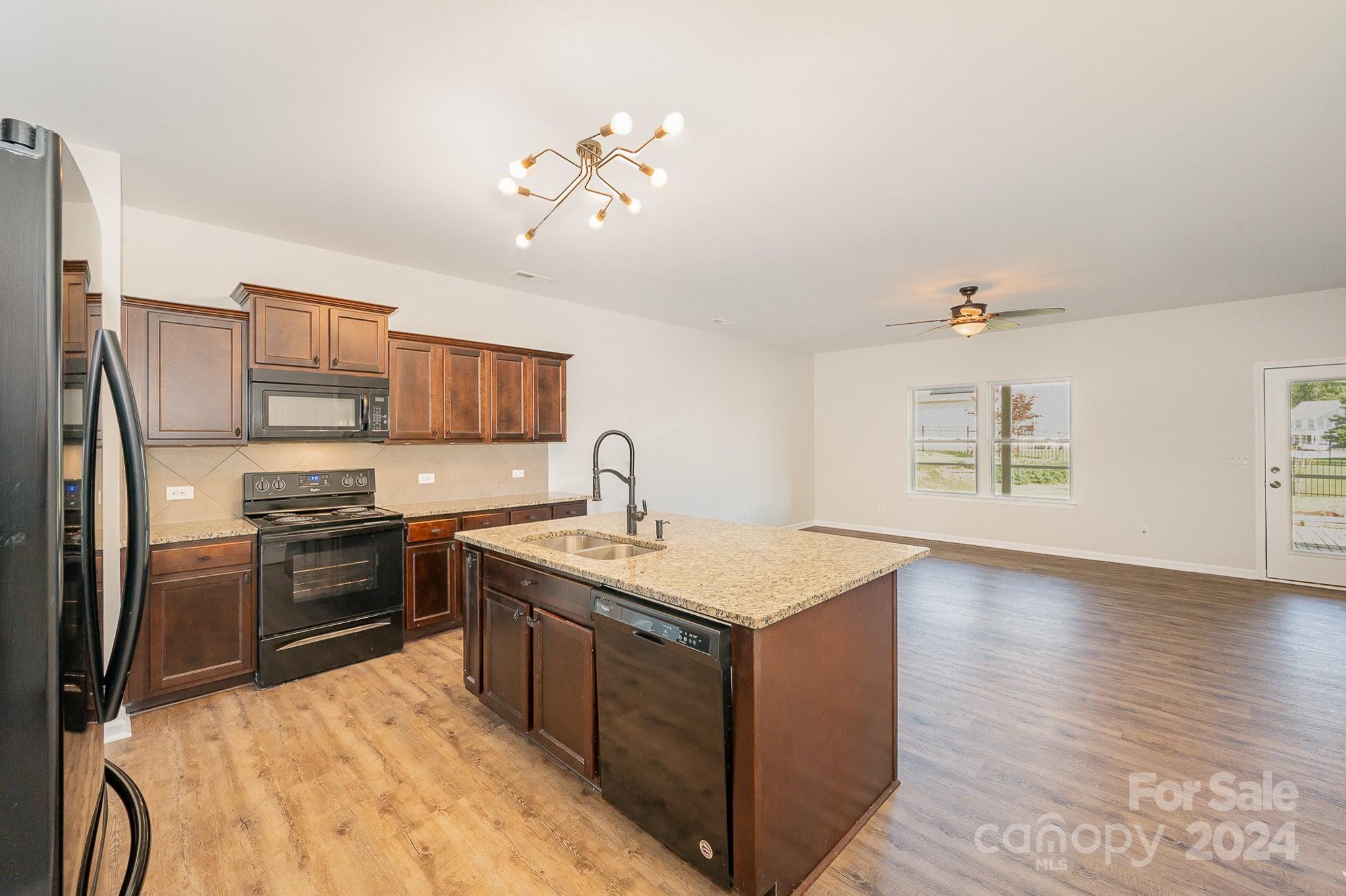 Newport Lakes - Residential