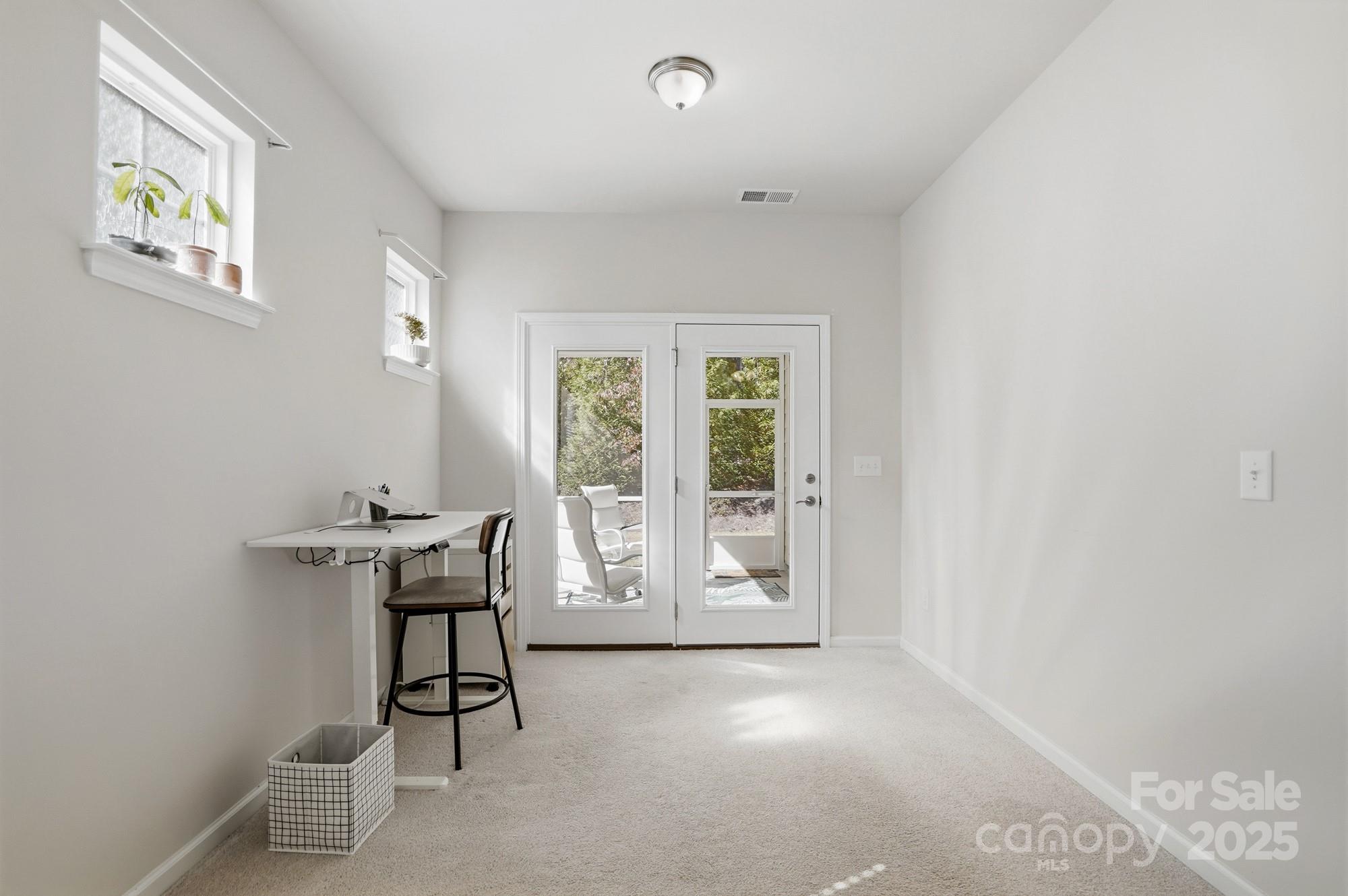 Imagery On Mtn Island - Residential