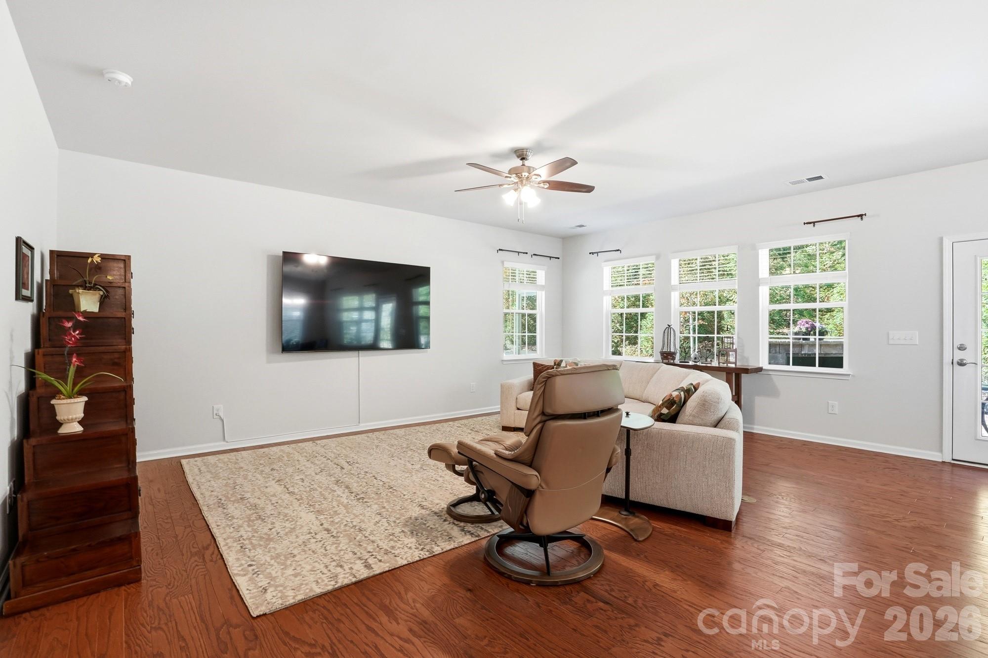 Imagery On Mtn Island - Residential