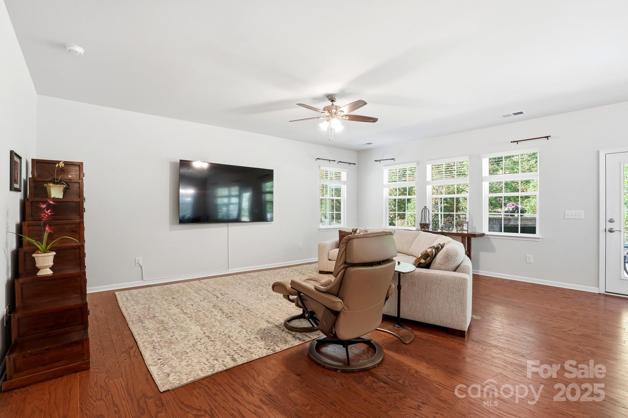 Imagery On Mtn Island - Residential