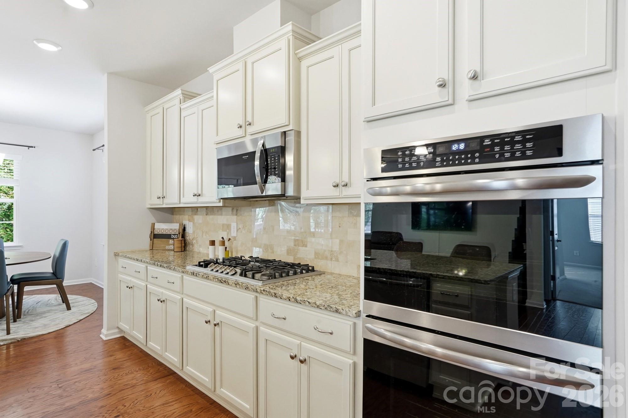 Imagery On Mtn Island - Residential