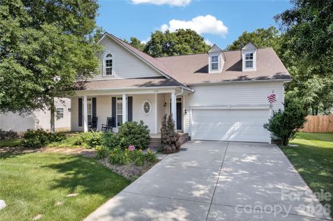Photo of 533 Fair Oaks Drive, Fort Mill, SC 29708 (MLS # 4385370)