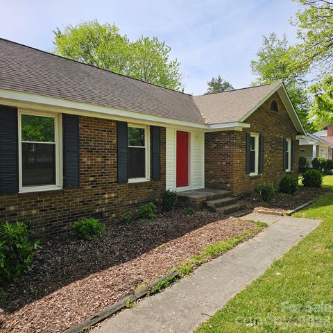 Photo of 8825 Nightingale Lane, Charlotte, NC 28226 (MLS # 4368899)