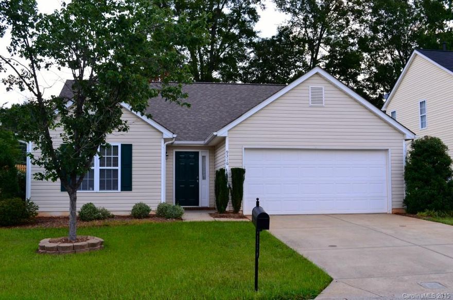 Fantastic opportunity to own a move in ready home in desirable Southampton neighborhood.  Wide plank bamboo flooring throughout, new roof (2013), new top of the line Trane hvac with humidity control (2013), new hot water heater (2014), new flooring in bathrooms (2015).  42" cabinets in the kitchen.  Invisible Fence.  This house shows like new!  Quiet cul-de-sac and backs up to horse farm for great privacy.