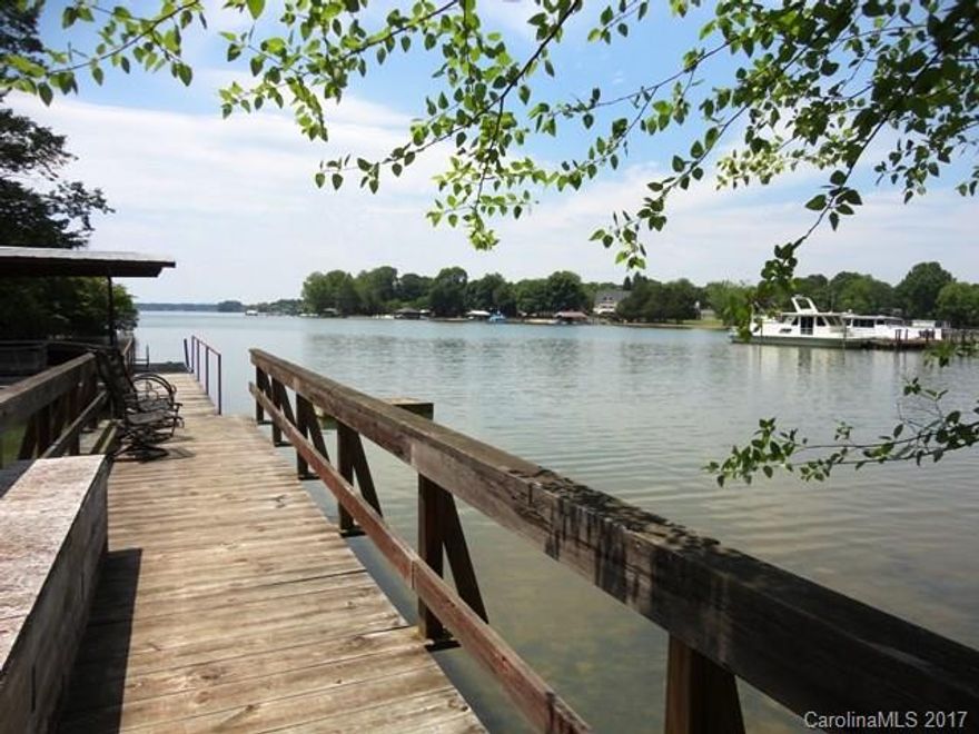 WATERFRONT cottage on LKN with a country like setting! Main level has vaulted Great Room with wood stove, Dining area, open Kitchen and 2nd Bedroom with 2nd Full Bath. Upper level Master with Full Bath. Basement Rec Room, Laundry with Washer/Dryer, 2 Bedrooms and 3rd Full Bath. Enjoy lake views from the wrap-around Deck and  Patio. Treed 1-acre lot with Pier and Boatslip. Barn on property is not part of the rental. LAWN MAINTENANCE INCLUDED! No Smoking and No Pets are allowed. AVAILABLE NOW!