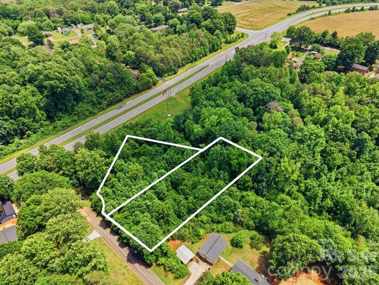 18 EASTHAVEN DR, NEWTON, NC 28658 - Image 4a16533b5824535607b9d3b1e6daf0b8/3668698229
