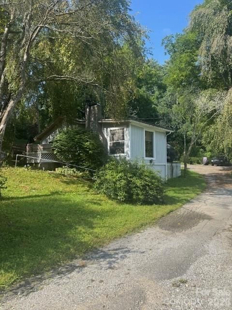 57 Twin Ponds Lane Hendersonville NC 28739