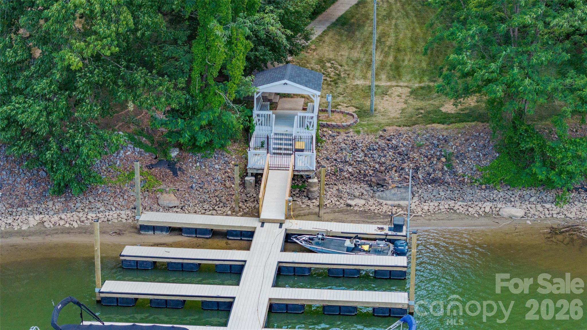 Grayrock Shoals - Residential
