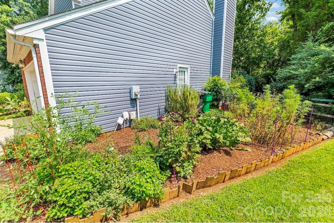 9800 Furlong Trail