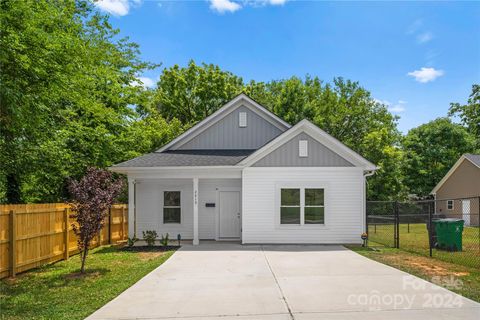 Single Family Residence in Charlotte NC 2215 Carmine Street.jpg