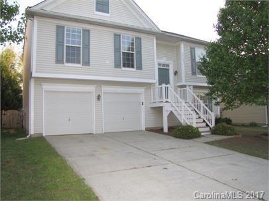 Spacious 3 bedroom, home with office/possible 4th bedroom, 2.5 bath in a desirable Blakeney Area!  Great Schools, close to Shopping and 485.  Call for an appointment!  Home is currently occupied.