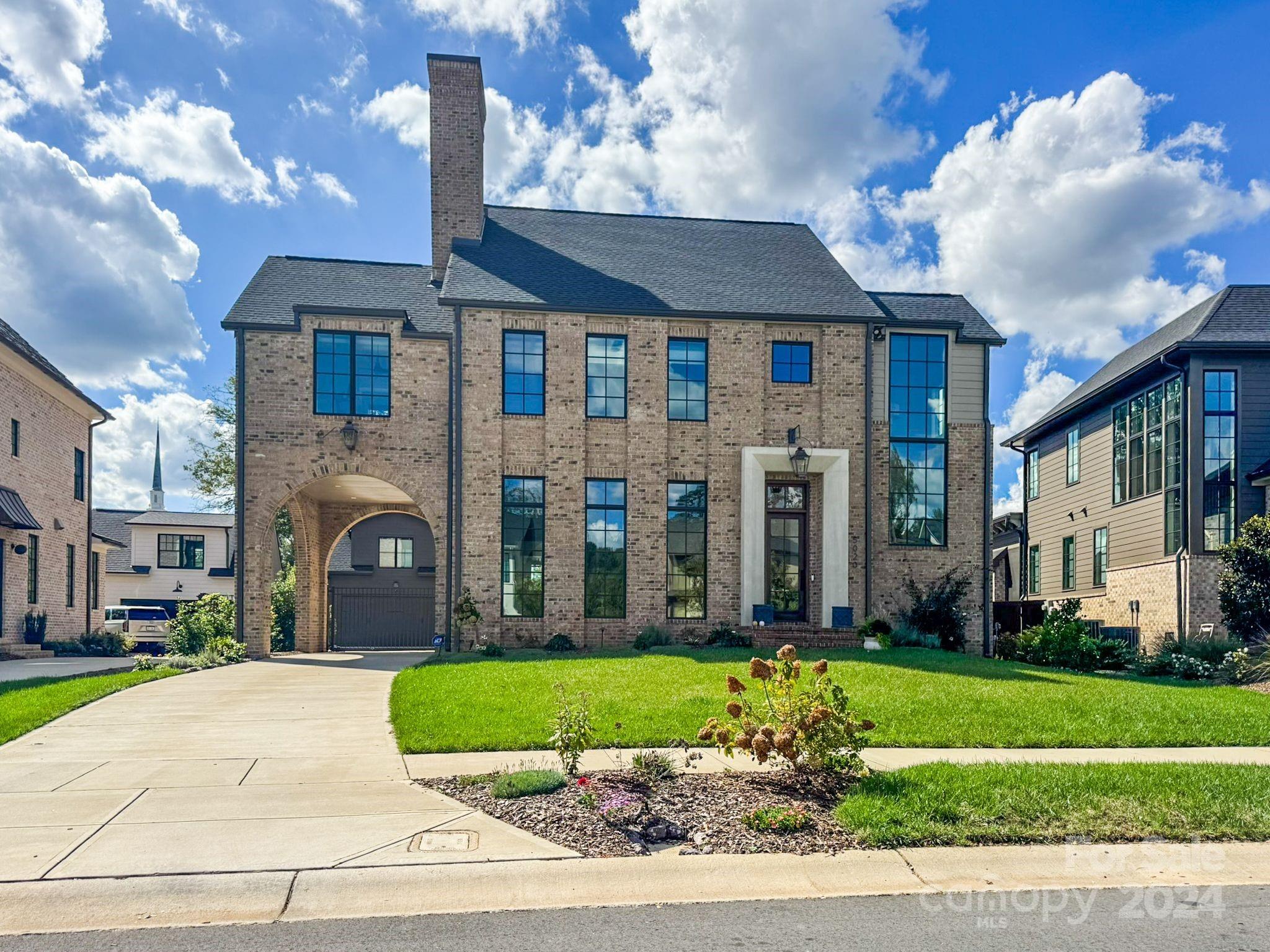 2933 Robin Road