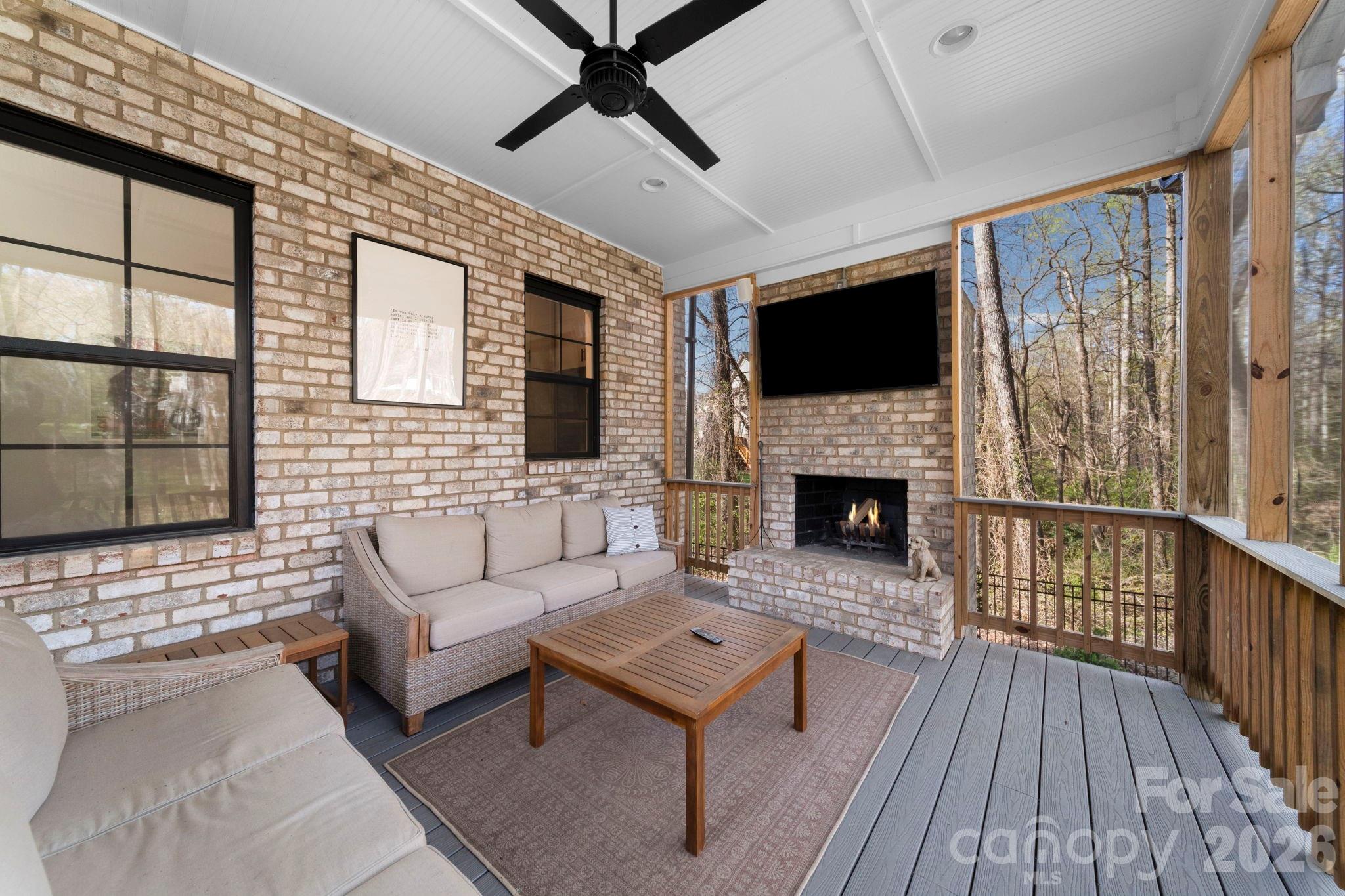 Alexander Crest - Residential