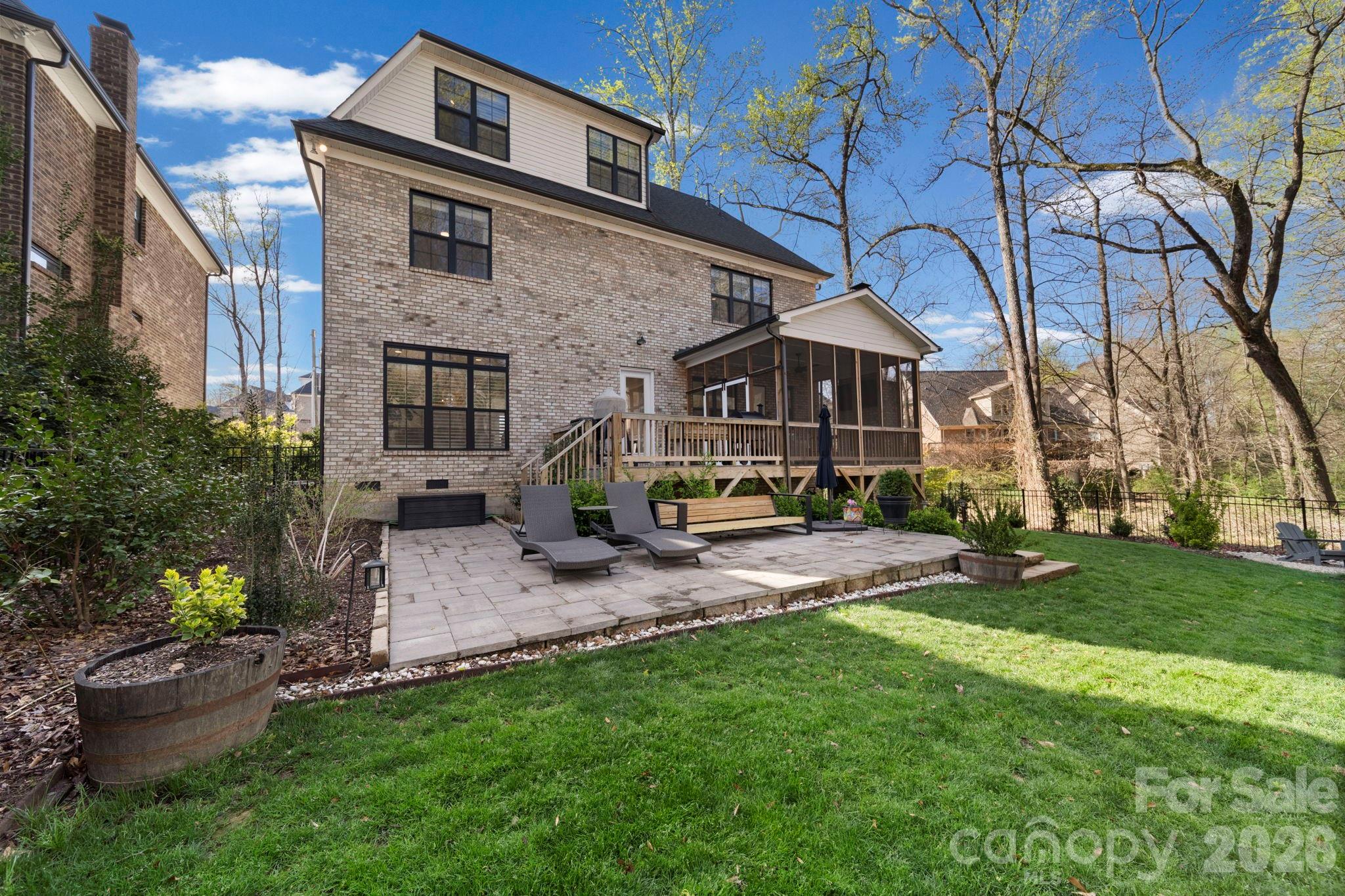 Alexander Crest - Residential