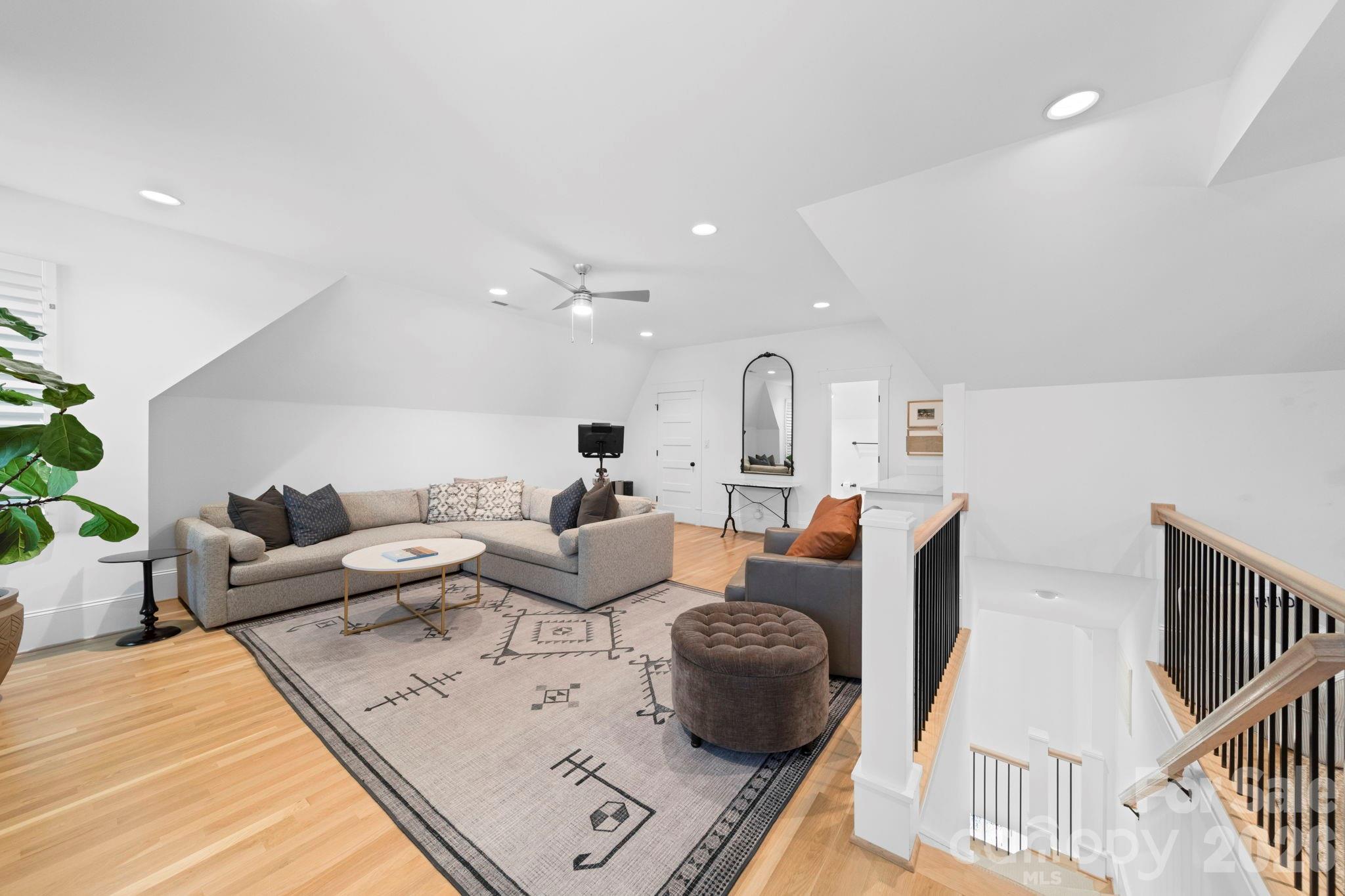 Alexander Crest - Residential