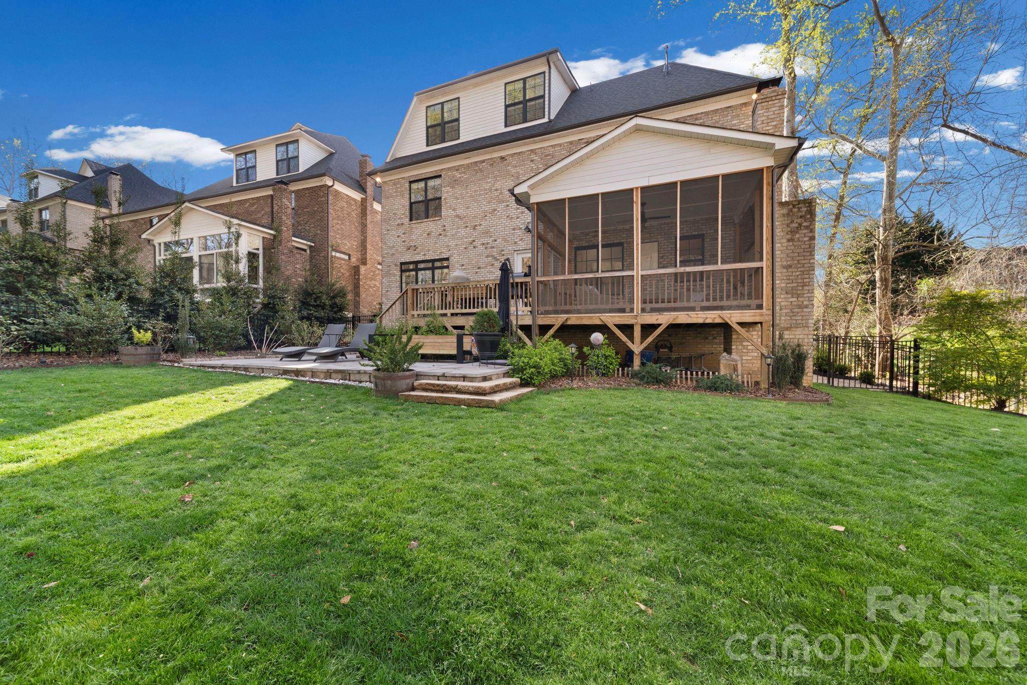 Alexander Crest - Residential