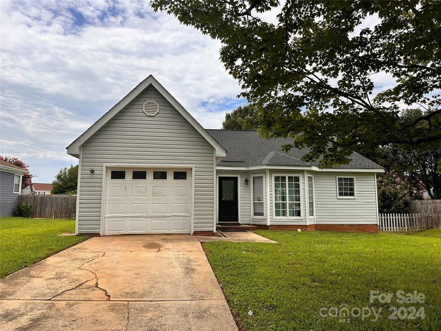 Looking for affordable ranch house to live in or as investment property? Look no further!
Conveniently located in Mint Hill area with schools, banks, & stores near by.
This house need tender loving care to make it your home or ready for investment opportunity.

Some remodeling was done two years ago that included new roof, new siding, new kitchen, new water heater.
Listing agent is the owner.