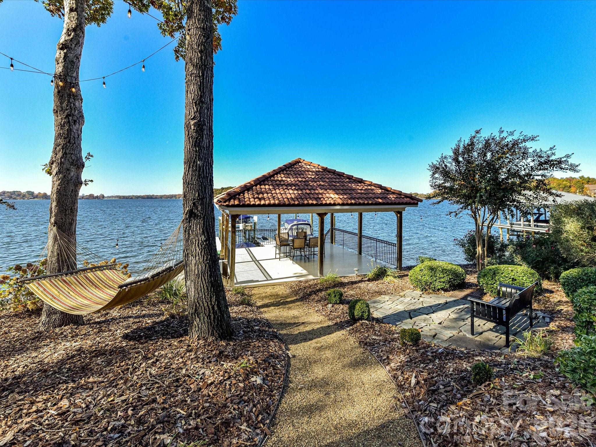 The Peninsula - Residential