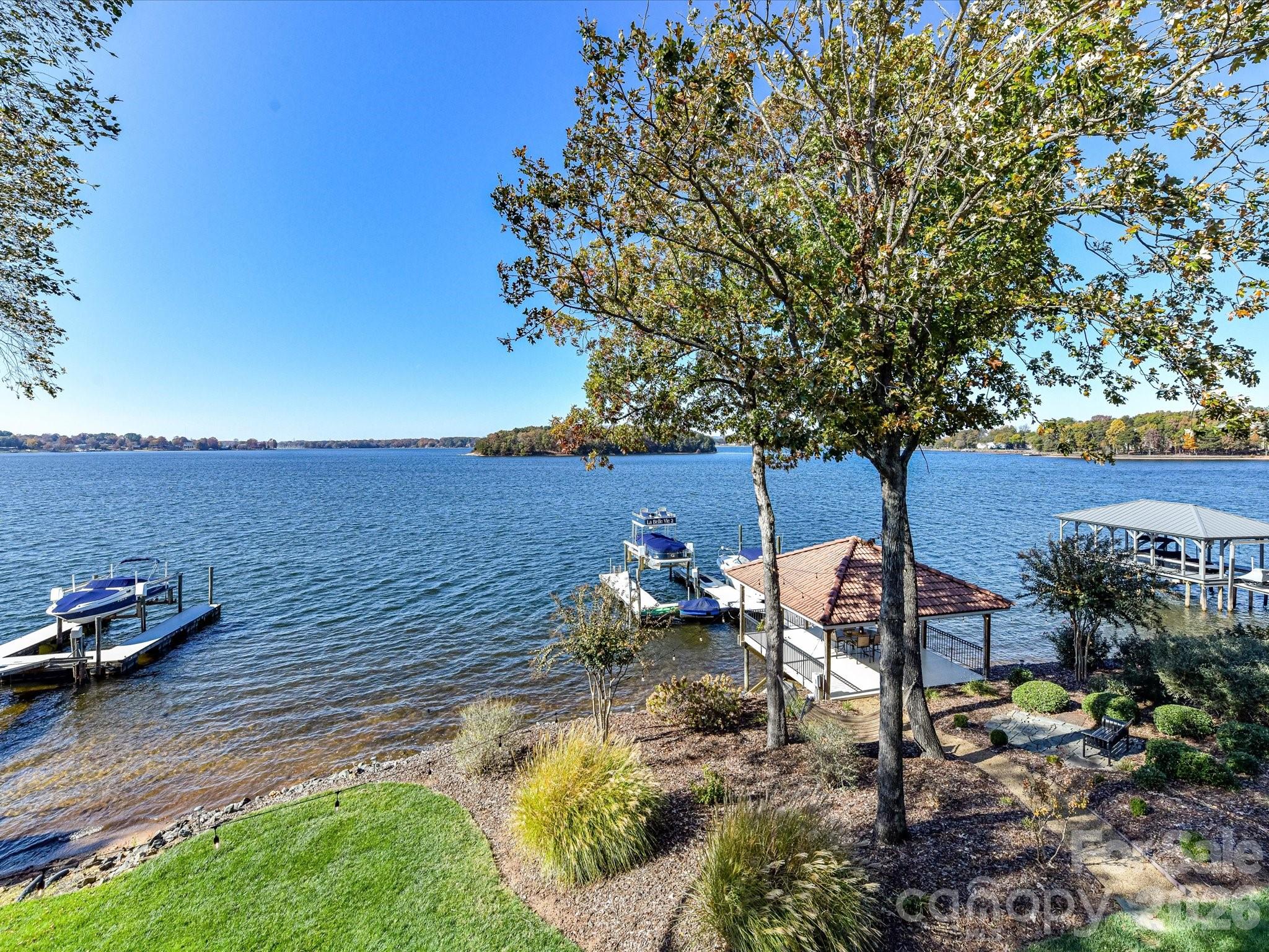 The Peninsula - Residential