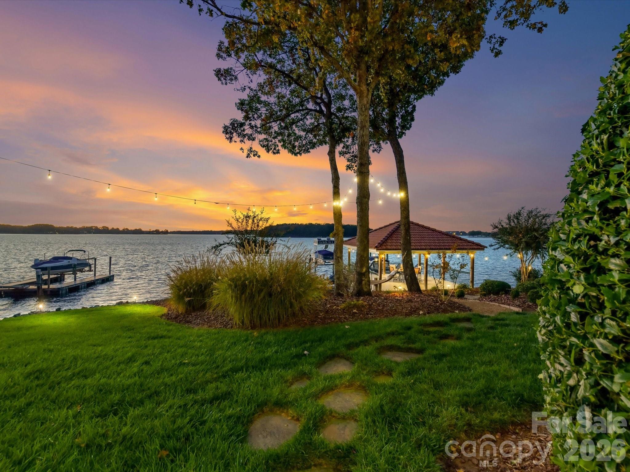 The Peninsula - Residential