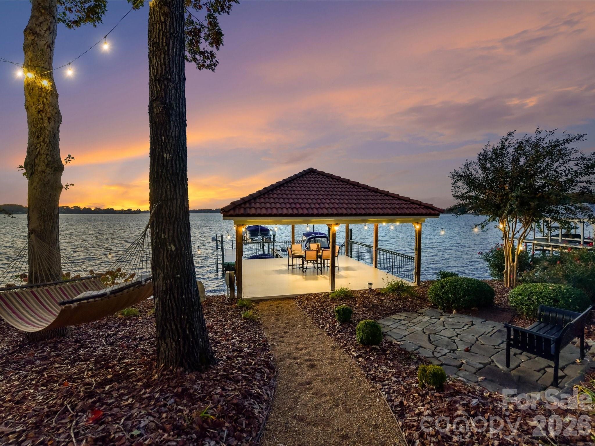 The Peninsula - Residential