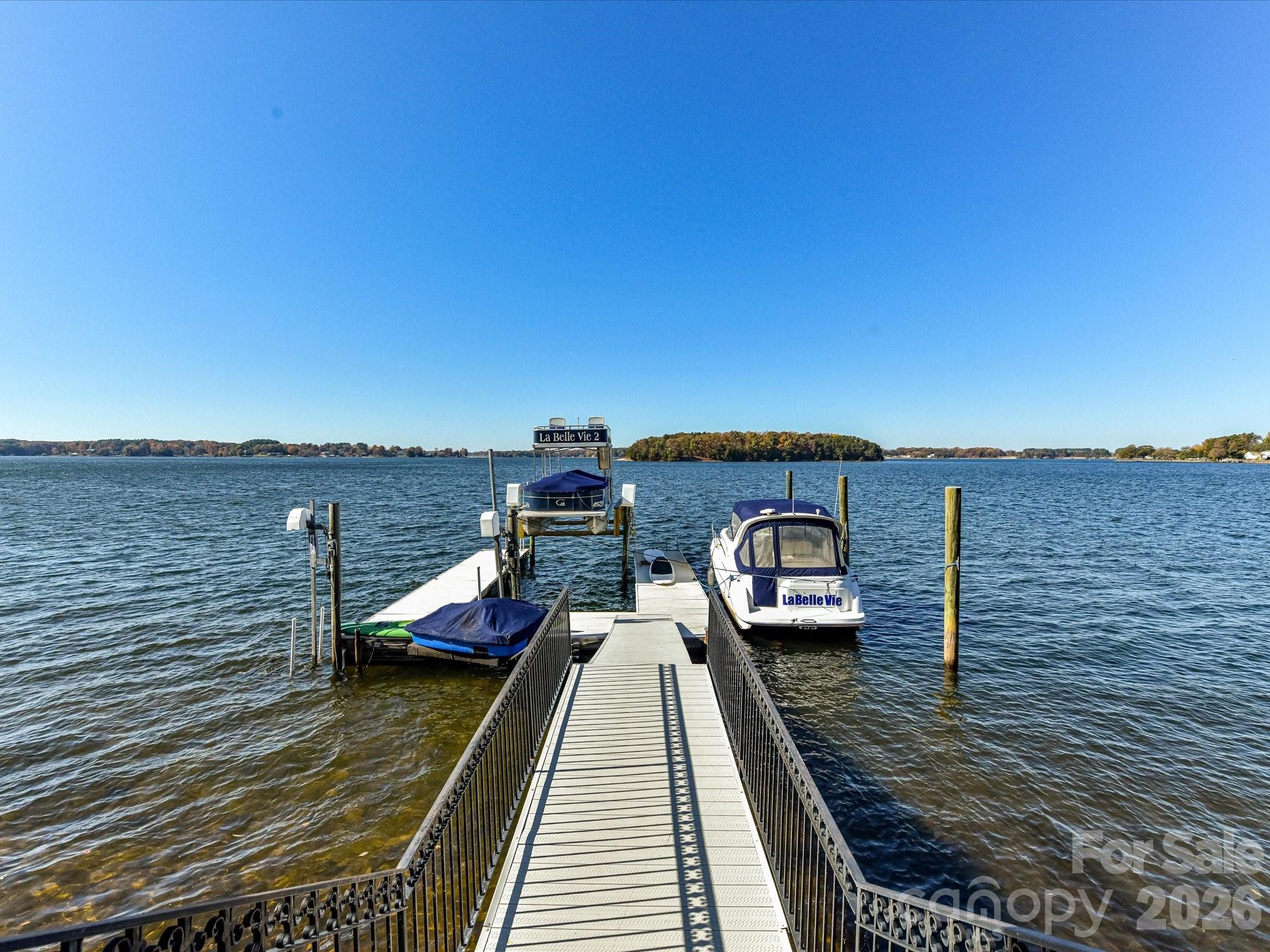 The Peninsula - Residential