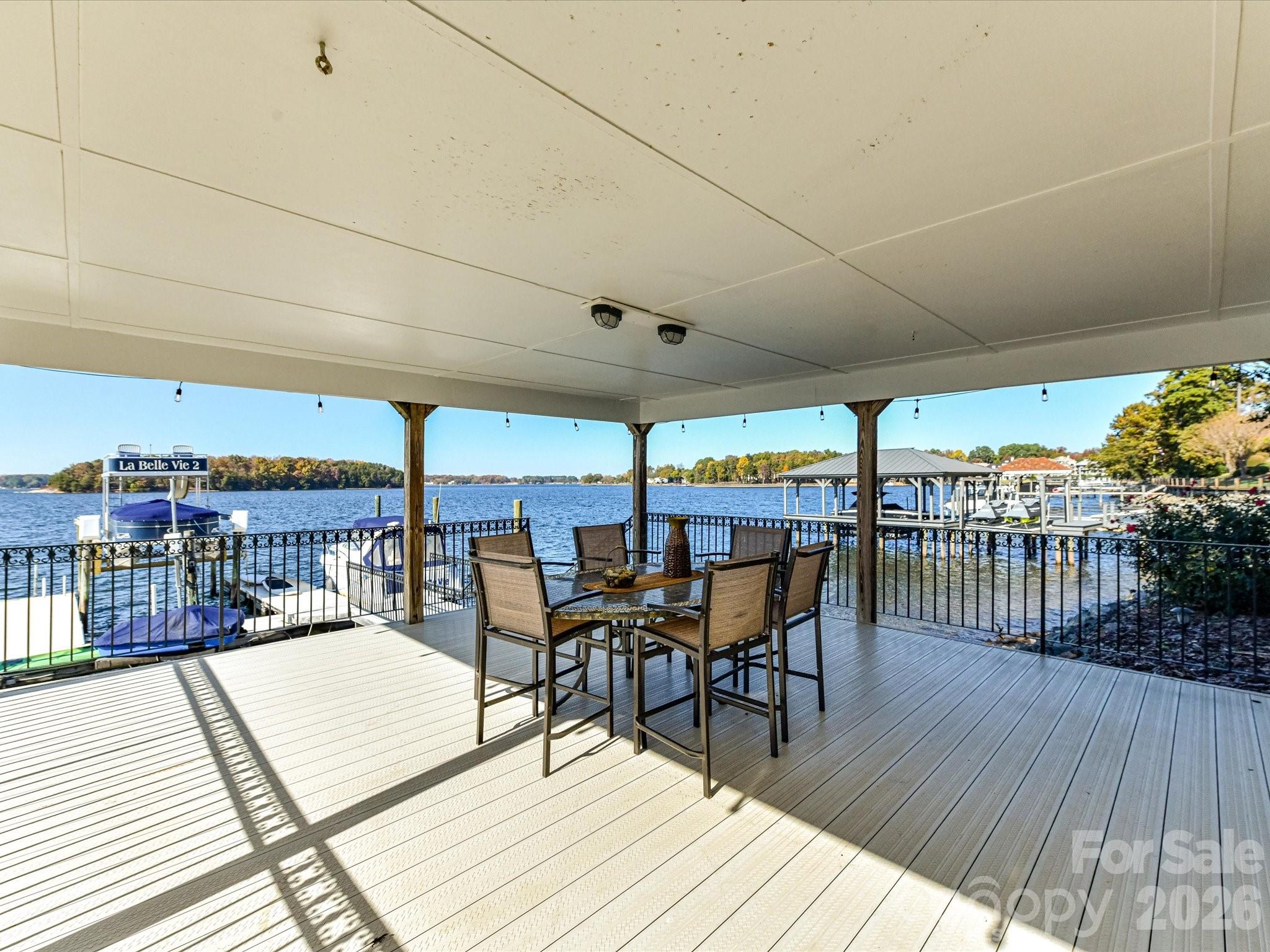 The Peninsula - Residential