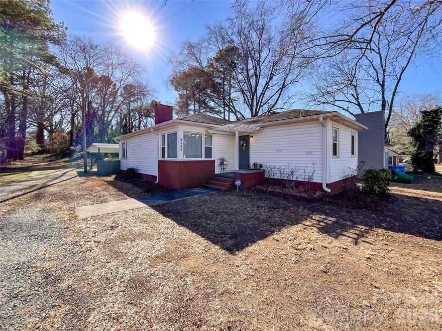 This delightful 2-bedroom, 1-bath house offers an abundance of charm and functionality, making it the perfect retreat for families, first-time homebuyers, or anyone seeking a serene living space.
As you step inside, you are greeted by a warm and inviting living area, enhanced by a cozy fireplace that sets the tone for relaxation and family gatherings.
This well-appointed kitchen boasts an impressive array of cupboards, providing ample storage for all your culinary essentials.
Adjacent to the kitchen, you will find a large utility room, offering both practicality and versatility. This space can easily serve as a laundry area, providing convenience and ease, while also allowing for additional storage options or a potential workspace tailored to your needs.
Step outside to discover the attached shed, perfect for storing outdoor tools, gardening supplies, or recreational equipment. This space offers the practicality that modern homeowners desire while keeping your outdoor living area tidy and organized.
Don’t miss the opportunity to make this charming house your new home! Schedule a showing today and experience firsthand the warmth and possibilities that await you in this delightful property. Your new chapter starts here!