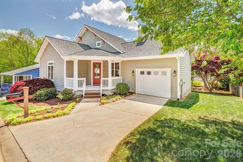 Photo of 4 Olde Cottage Lane, Asheville, NC 28803 (MLS # 4373000)