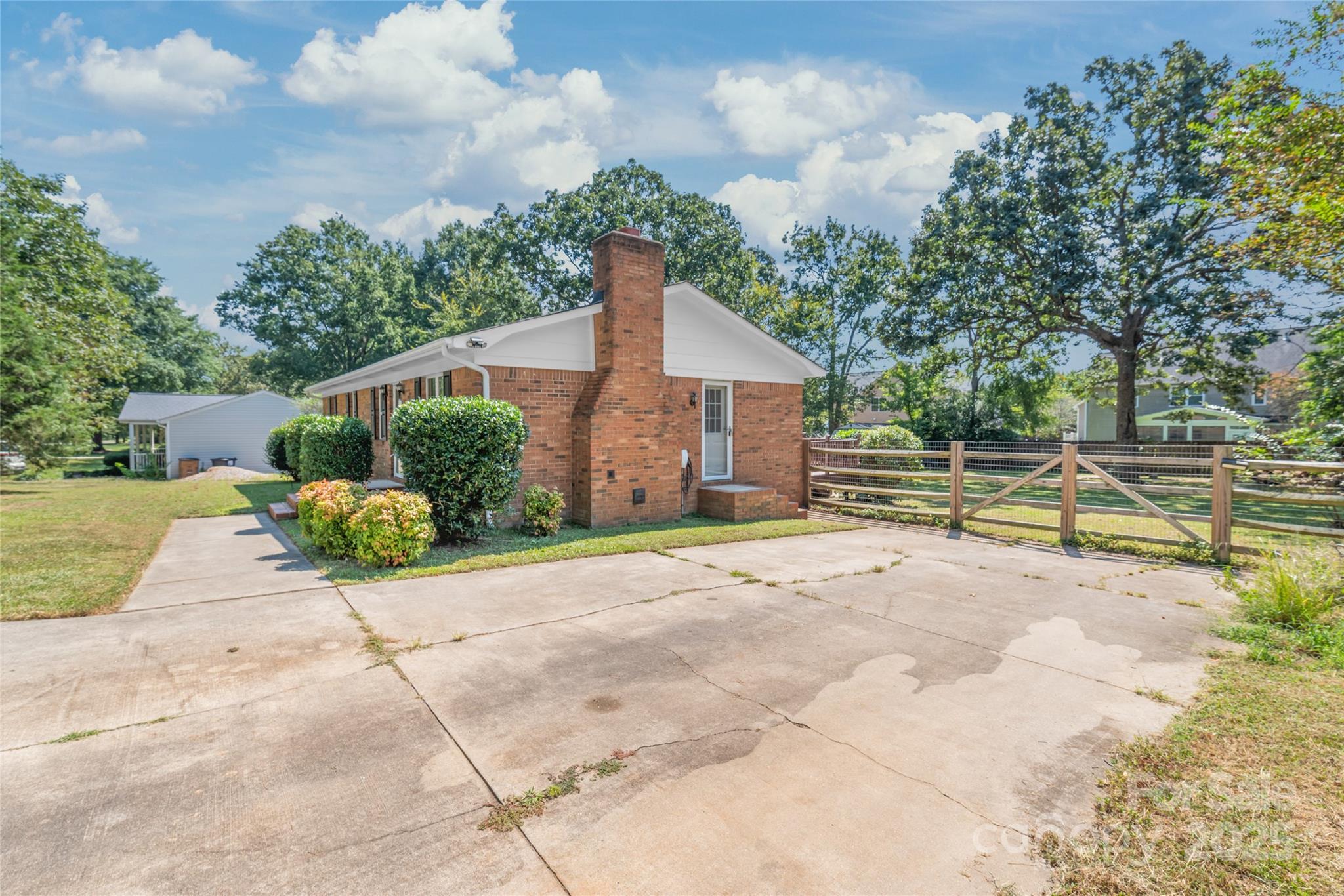 15350 Catawba Circle S